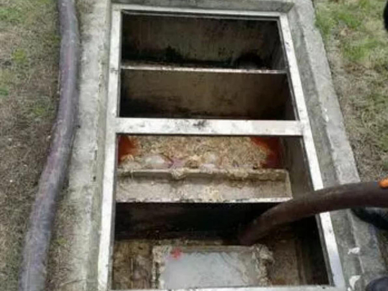 红毛镇隔油池清理