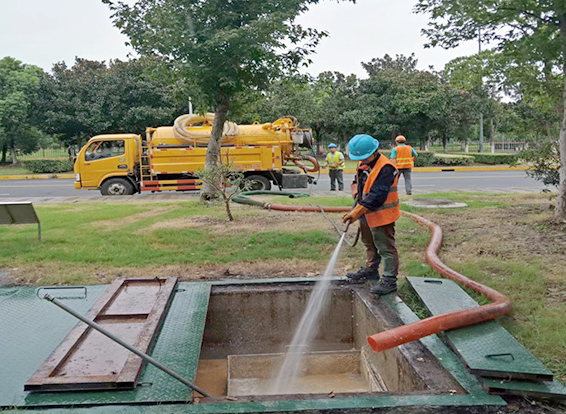 红毛镇化油池清理